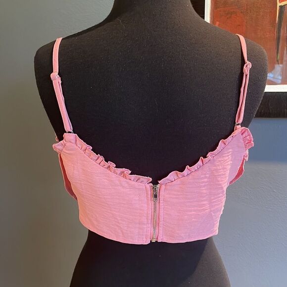 Glamaker pink 2-piece “jumpsuit”. Wide leg high split pants. Draped ruffle top. - Picture 6 of 9